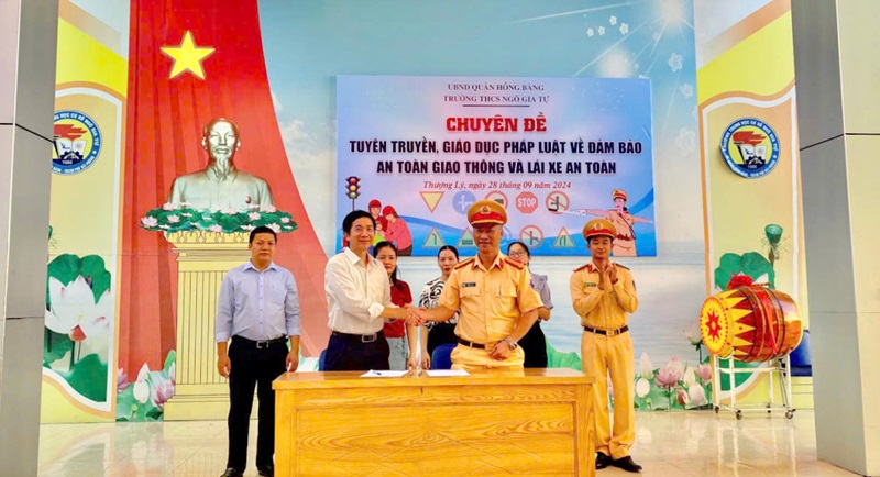 Đội CSGT-TT Công an quận Hồng Bàng kiểm tra, xử lý 241 trường hợp học sinh vi phạm TTATGT